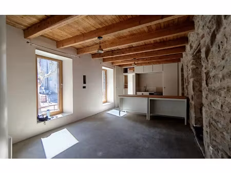 location appartement  m² t-5 à les vans  875 €