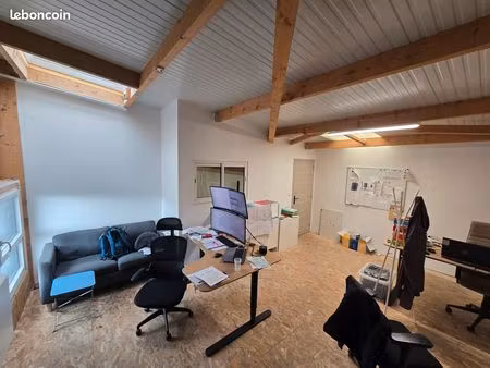 location bureau dans local d'activité 75m²