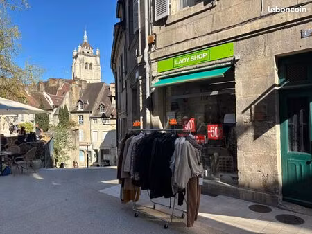 local commercial emplacement premium