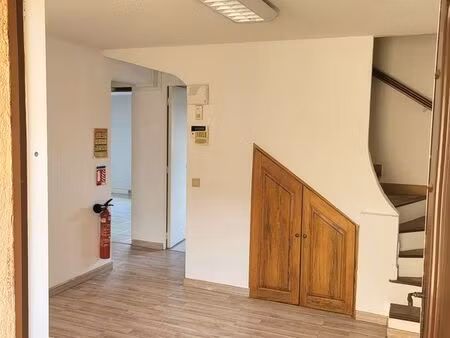 location local professionnel bureaux 93 m2