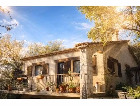 villa à rénover 180 m2 avec agrandissement possible de 100 m2