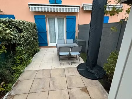 t2 duplex meublé – grande terrasse – résidence avec piscine – proche mer – sanary-sur-mer