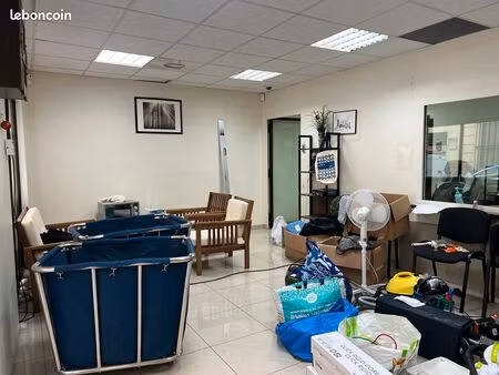 location espace commercial avec vitrine sécurisée – marseille 1er – 46 rue saint bazile