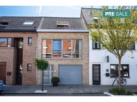 instapklare bel-etage met 3 slaapkamers en zonnige tuin in hartje eeklo