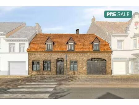 ruime rijwoning met tuin en garage nabij centrum izegem.