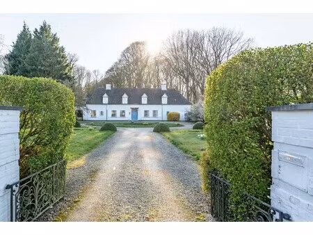 klassieke villa te koop langs de zeeweg in varsenare