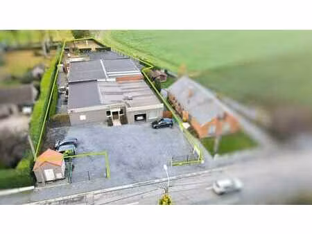 salle de réception avec habitation et extérieur sur 2738m2