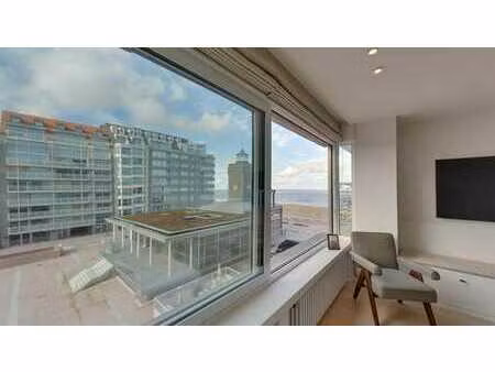 appartement ensoleillé avec une belle vue mer latérale et tr