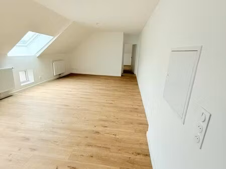 t2 de 51 m² entièrement rénové avec stationnement