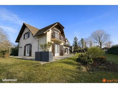propriété 6 pièces 196 m²