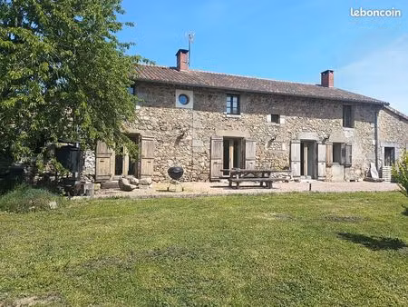 longère en pierre 222 m²