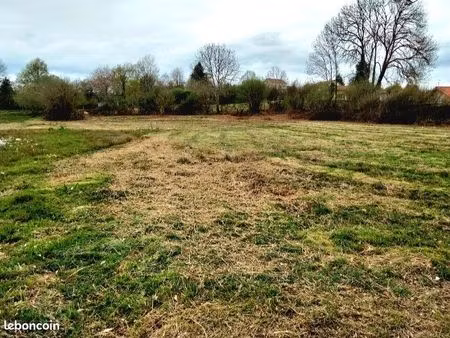 terrain constructible 3 232 m² cadre calme et verdoyant ?