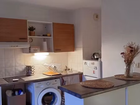 t2 avec terrasse et parking