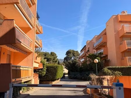 grand f2 de 42 m² - plage à pied