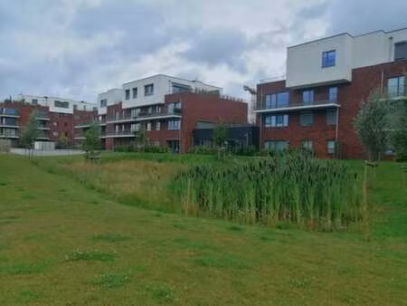 très bel appartement 2 chambres avec parking int. et cave