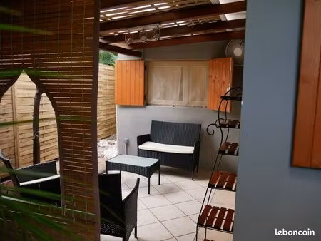 t2 au calme à st gilles les bains