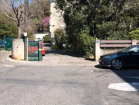 garage box / clinique franciscaine / université / caserne légion