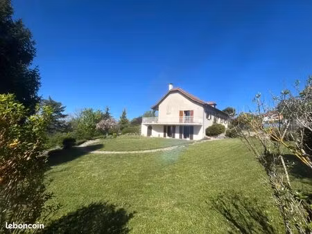 maison 7 pièces 205 m²