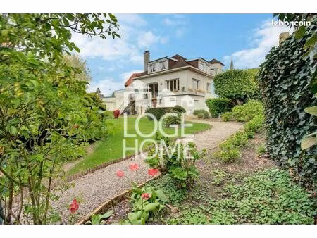 maison 7 pièces 258 m²