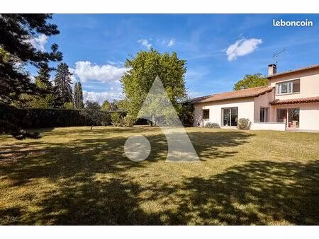 maison 7 pièces 200 m²