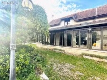maison individuelle de caractère 233 m²