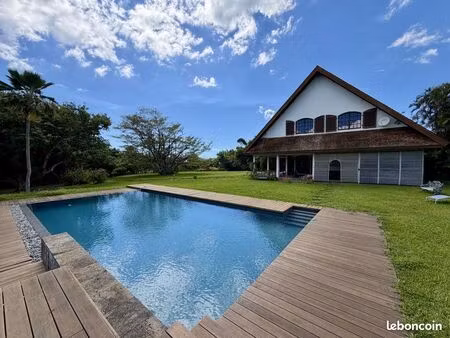 terrain 10000 m² sainte-marie