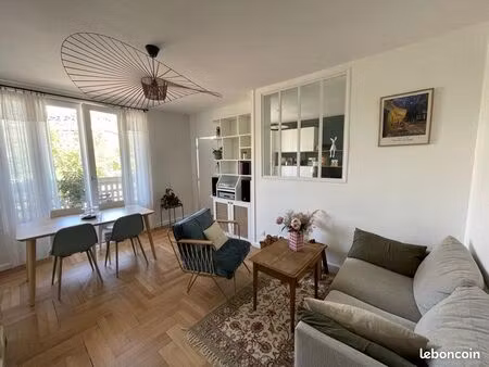 appartement rénové avec balcon proche st louis
