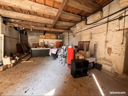 parking/box 117 m² gigean