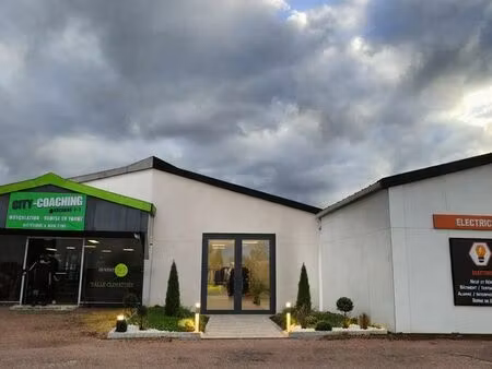 emplacement premium à archiac - local commercial à louer