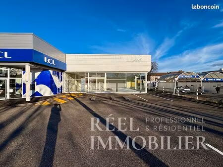 local commercial 324 m² auch