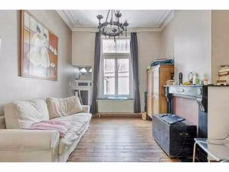 belle maison maître avec beaucoup de caractère