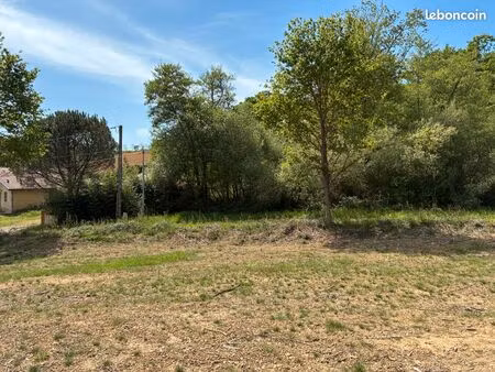 terrain constructible 2038 m2 à boumourt