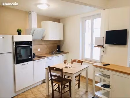 studio meublé rénové 25m2 - tout confort - proche lycée