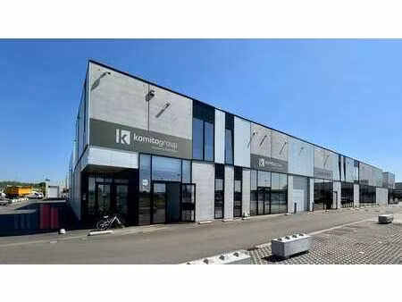 bâtiment polyvalent avec entrepôt  bureaux et logement