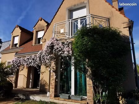 pavillon le coudray montceaux