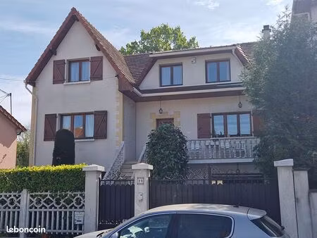 pavillon 8 pièces 220 m²