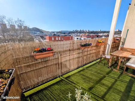 t4 86 m² lumineux  traversant et vue dégagée – place valmy – grand balcon