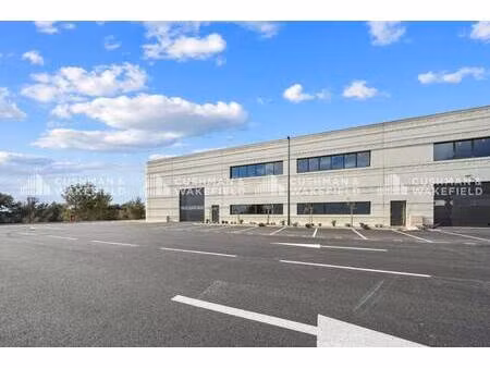 local d'activités à louer