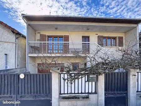 pavillon 8 pièces 196 m²