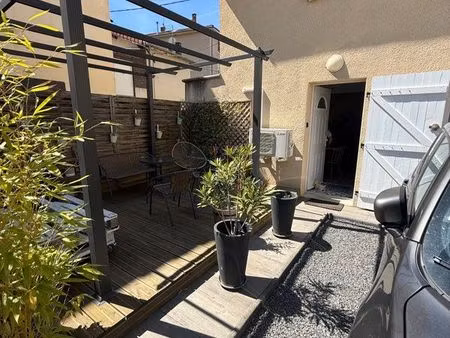 maison de ville avec extérieur