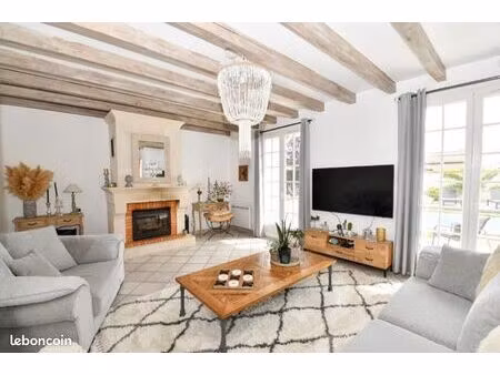 villa 175 m² avec piscine et dépendance