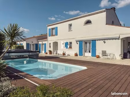 villa 9 pièces 230 m²