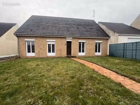 wormhout : maison de plain pied  1 mitoyenneté  3ch  garage en sous-sol complet  terrasse 