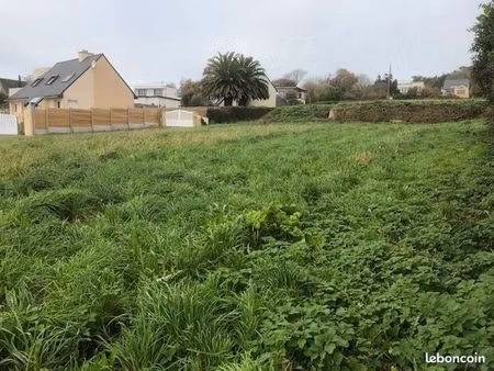 vends terrain à bâtir
