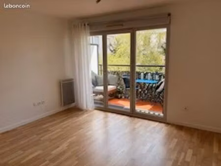 elégant 2 pièces avec balcon - résidence standing franco suisse