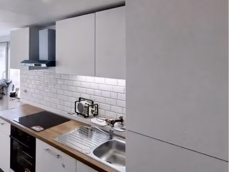 appartement f2 entièrement rénové dans résidence face gare