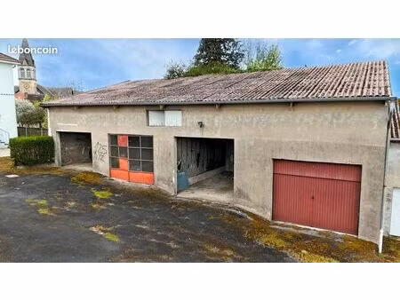 parking/box 4 pièces 256 m²