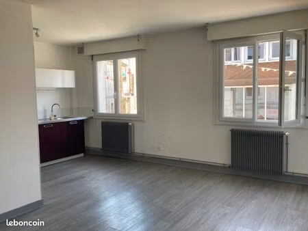 3 pièces en parfait état avec ascenseur plein centre