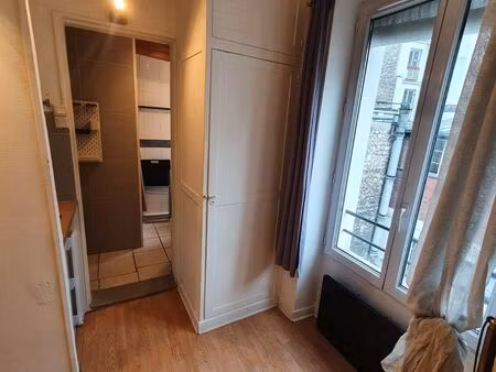 beau studio meublé place de clichy