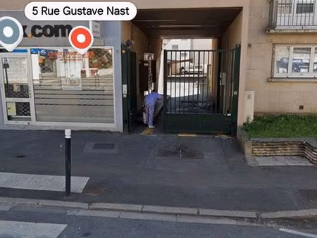 box garage parking a louer